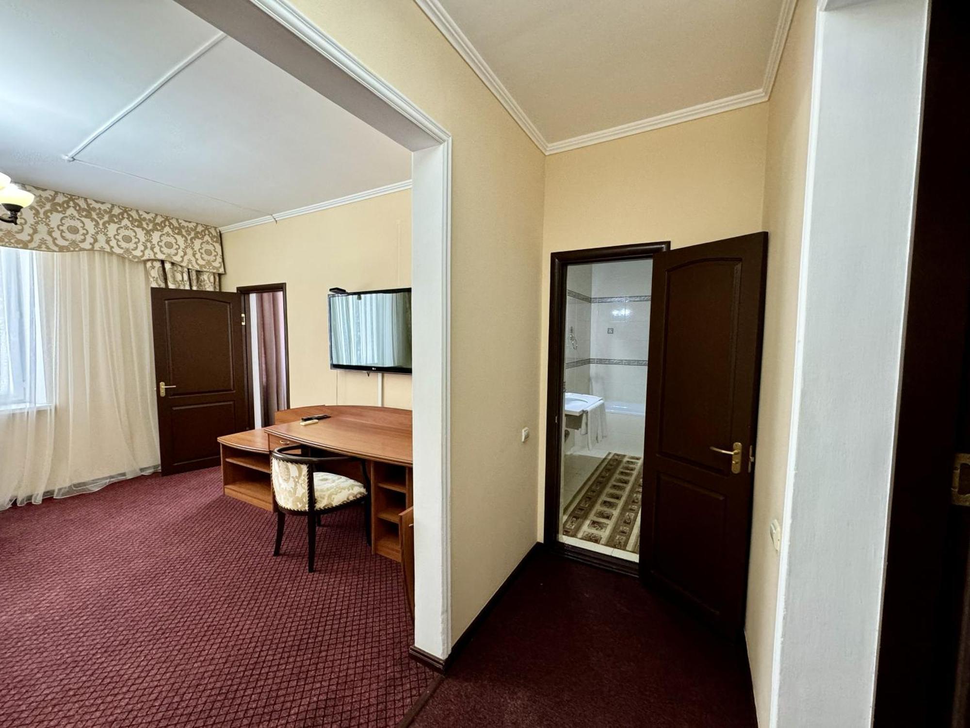 Hotel Zhambyl تاراز المظهر الخارجي الصورة