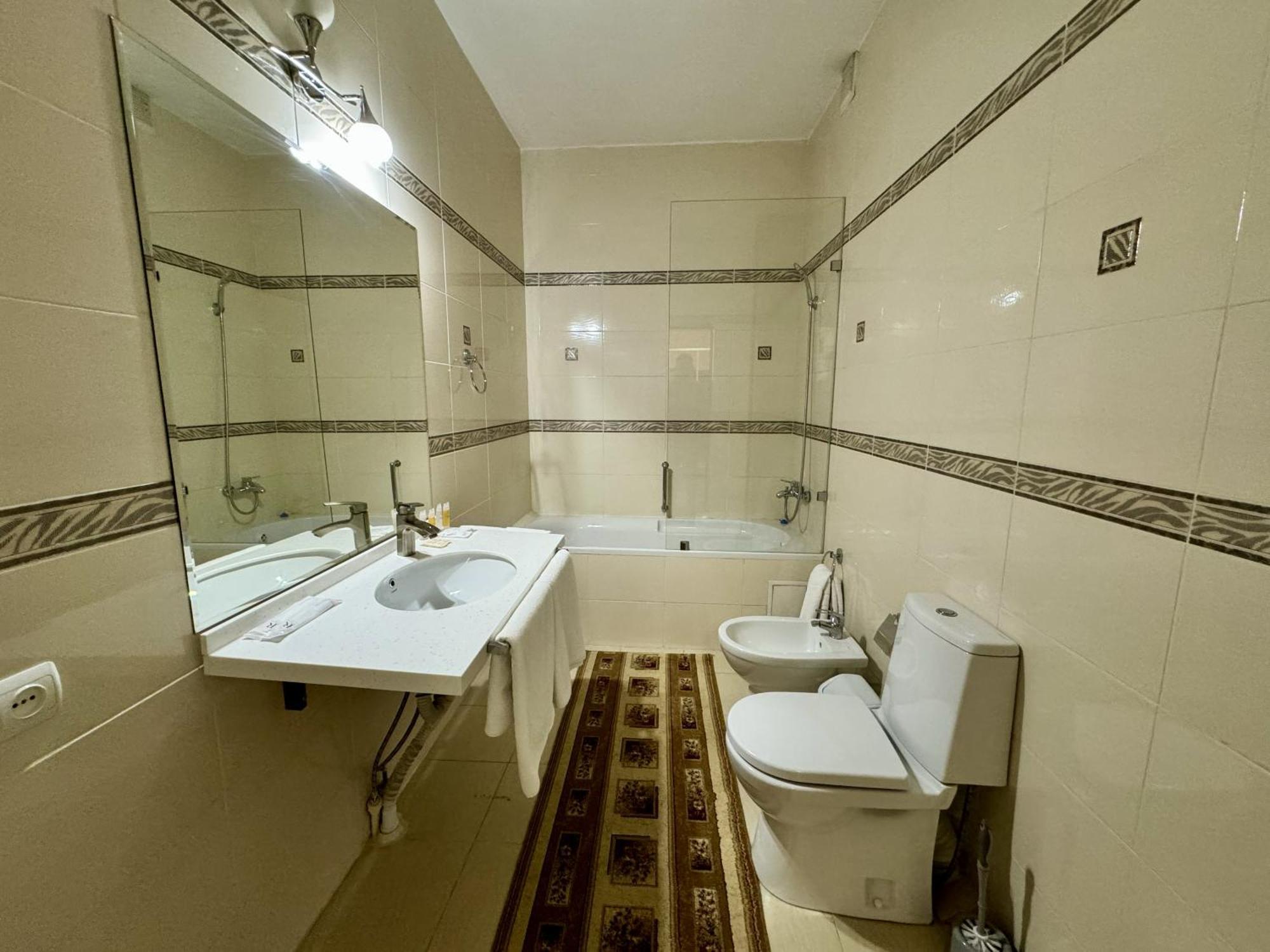 Hotel Zhambyl تاراز المظهر الخارجي الصورة