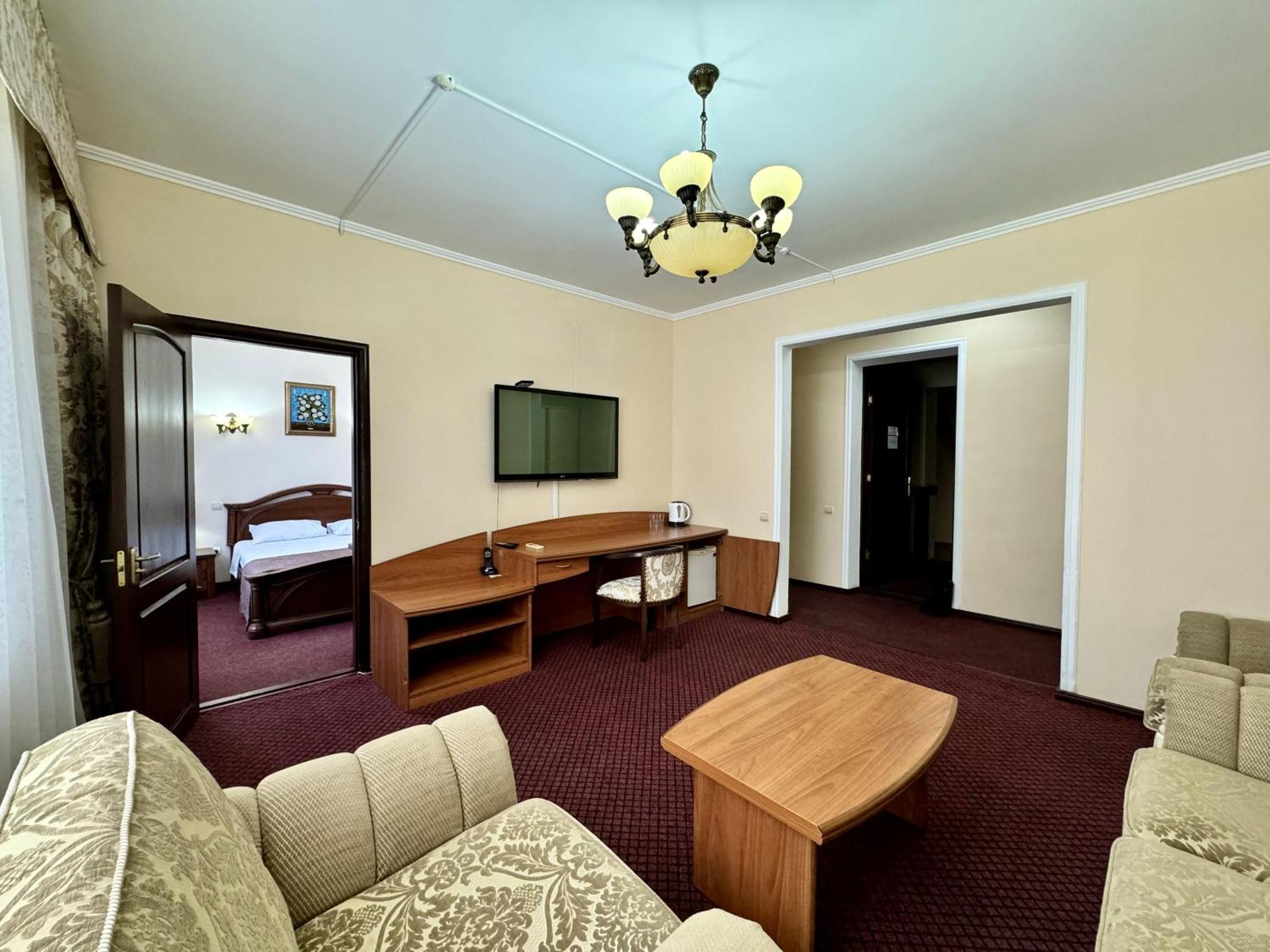 Hotel Zhambyl تاراز المظهر الخارجي الصورة